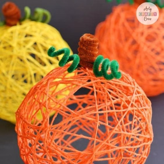 BLOG PHOTO 12 - Yarn Pumpkins Using Balloons - Curated by ArtyCraftyCrew