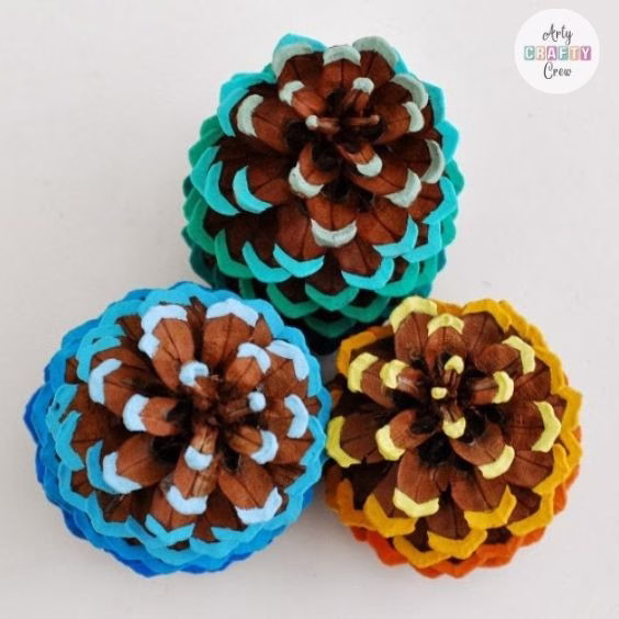 BLOG PHOTO 15 - Ombre Pinecone Tutorial - Curated by ArtyCraftyCrew