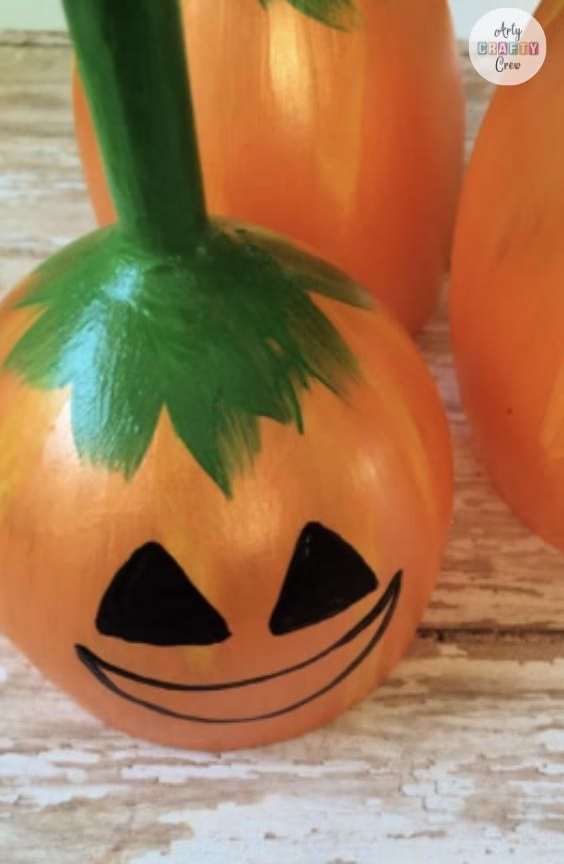 BLOG PHOTO 8 - DIY Pumpkin Wine Glasses - Curated by ArtyCraftyCrew