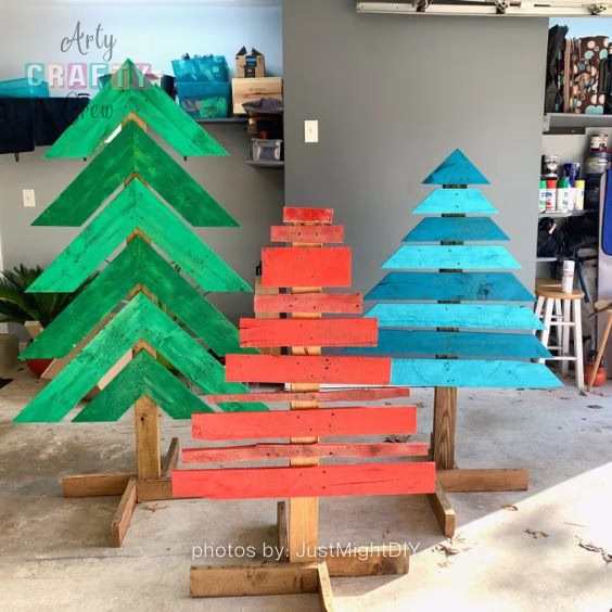 Christmas Trees From Pallet Wood - Tutorials by Arty Crafty Crew