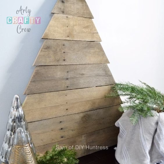 DIY Pallet Wood Christmas Tree - Tutorials by Arty Crafty Crew